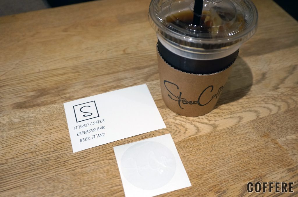 STEREO COFFEEのコーヒーおよびショップカードとステッカー