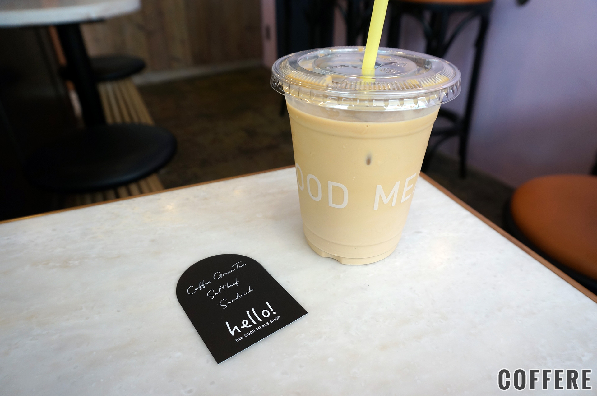 hello！from GOOD MEALS SHOPのカフェラテとショップカード