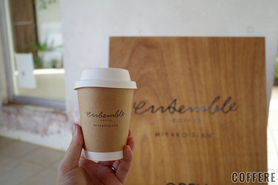 ensemblecoffee_miyakoislandのテイクアウトカップと看板