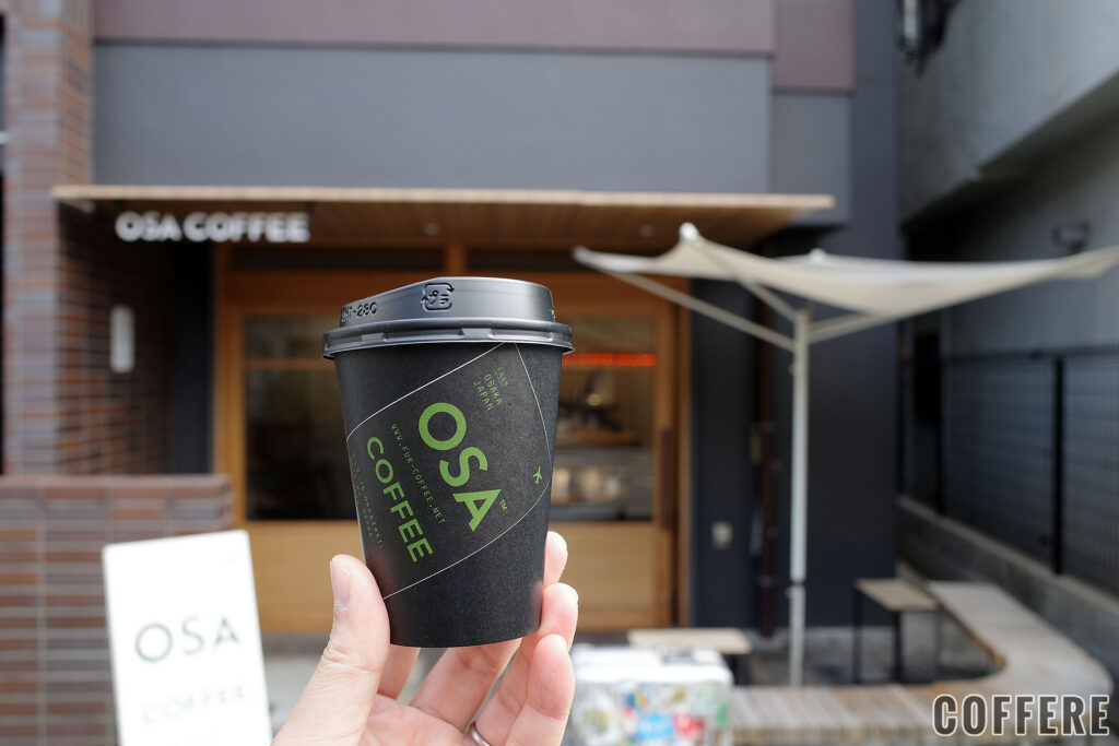 OSA COFFEEのテイクアウトカップと店舗