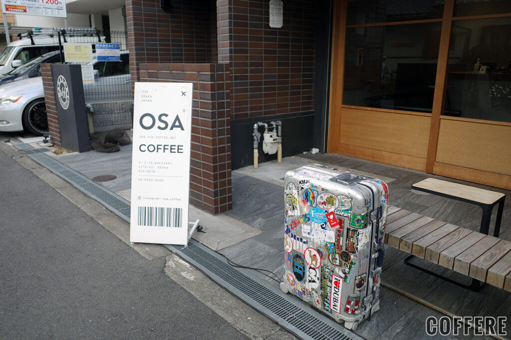 OSA COFFEEの外看板とRIMOWA